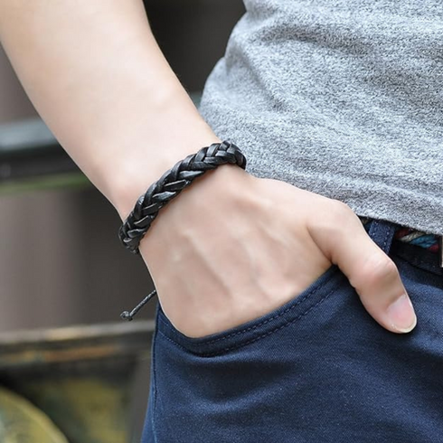 Casual Simple Men's Black Leather Bracelet